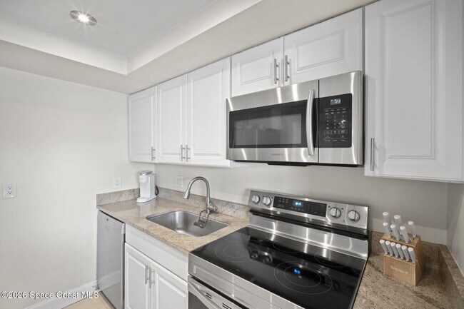 Building Photo - 1011 S Miramar Ave