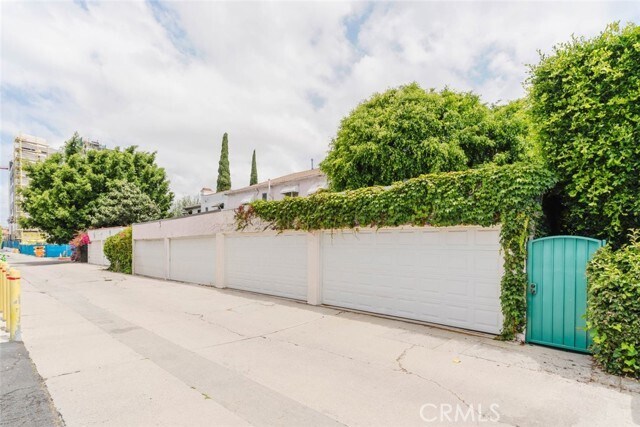 Building Photo - 5962 S San Vicente Blvd