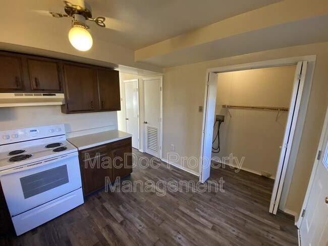 Building Photo - 729 Bellows Ave