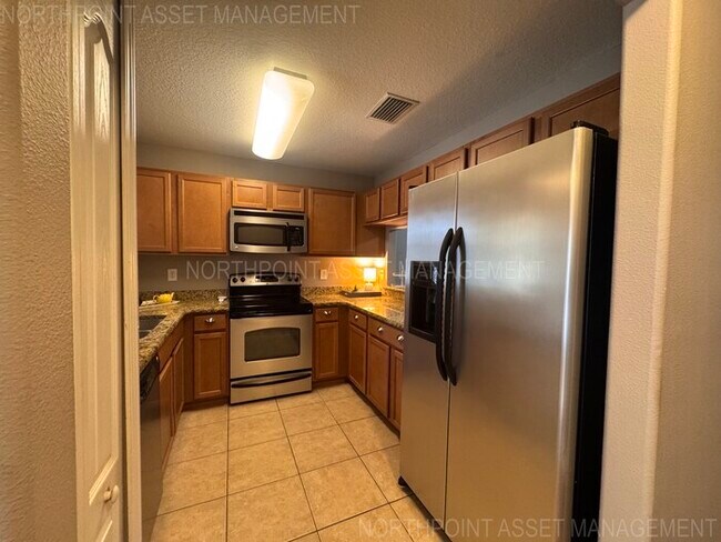 Building Photo - FURNISHED Summerfield Townhome