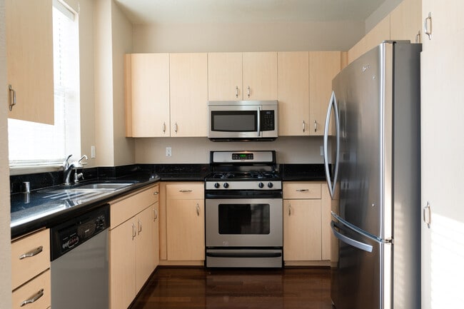 Building Photo - 1327 Auzerais Ave