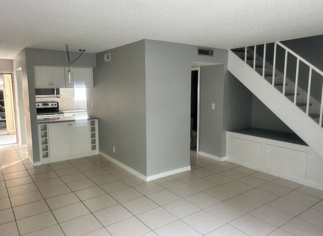 Building Photo - 8626 Cattail Dr