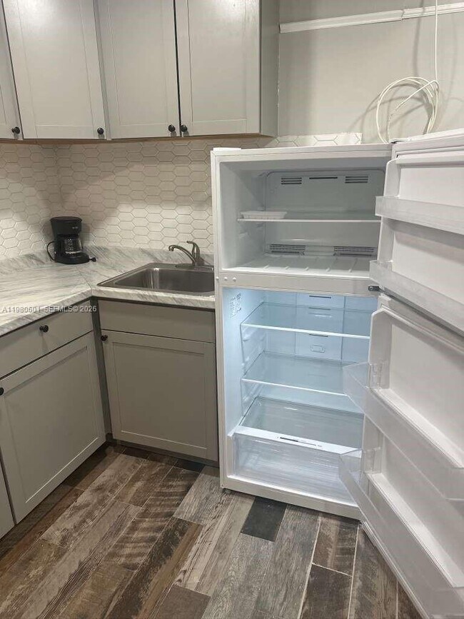 Building Photo - 6837 SW 39th Terrace