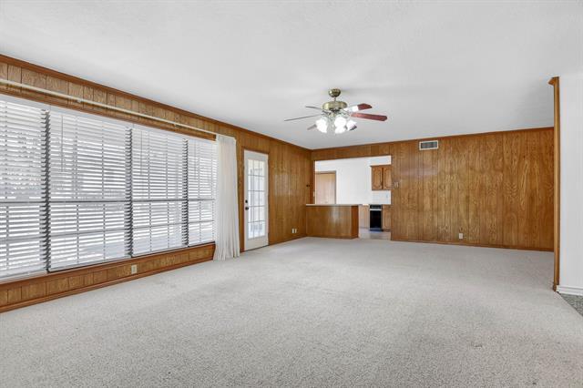 Building Photo - 924 W Kiowa Dr