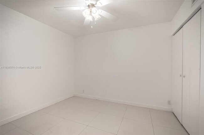 Building Photo - 20350 W Country Club Dr