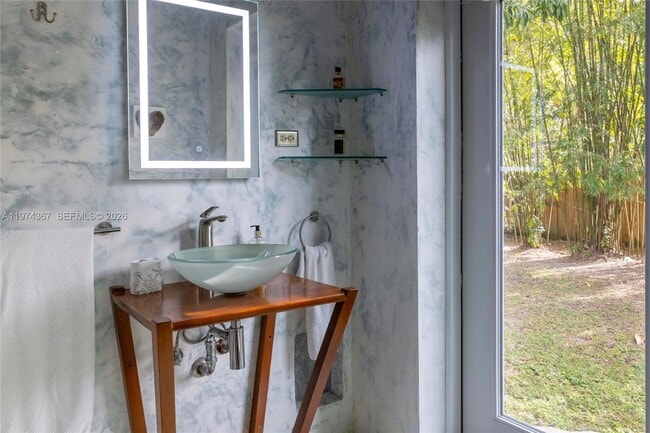 Building Photo - 750 NE 120th St