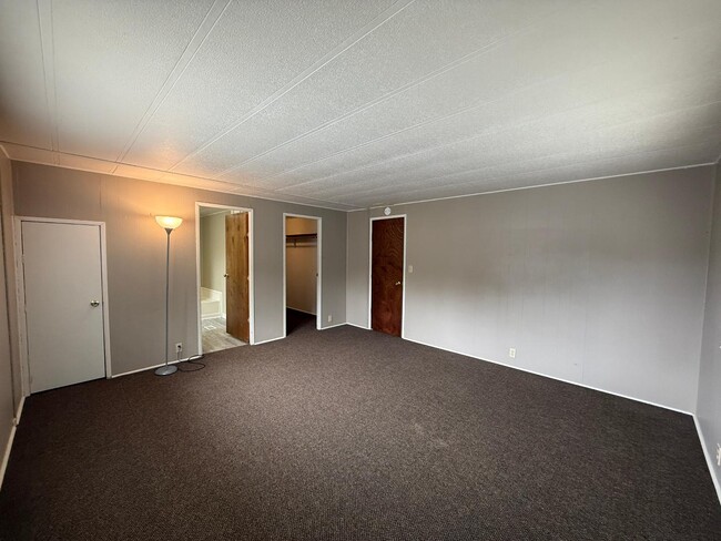 Building Photo - 1025 Scott Terrace