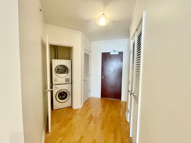 Building Photo - Panoramic City View 2Br/2BA Waterfront SF ...