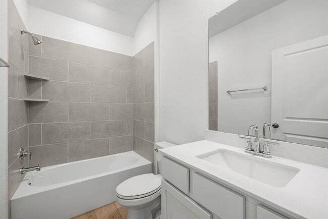 Building Photo - 1648 Tinnen House St