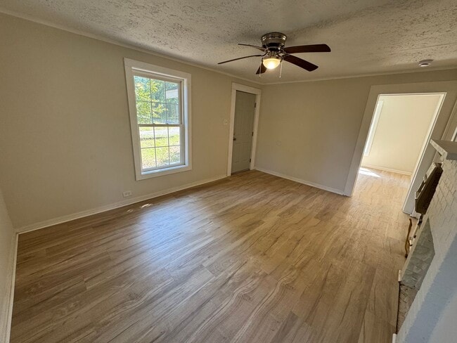 Building Photo - Renovated 3/1 House in North Rome- $1,195