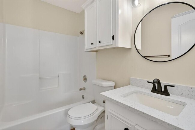 Building Photo - 4453 Lake George Dr