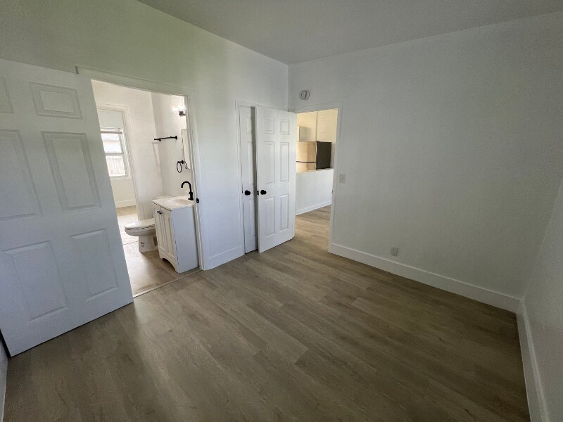 Building Photo - 320 NE 13th Ave