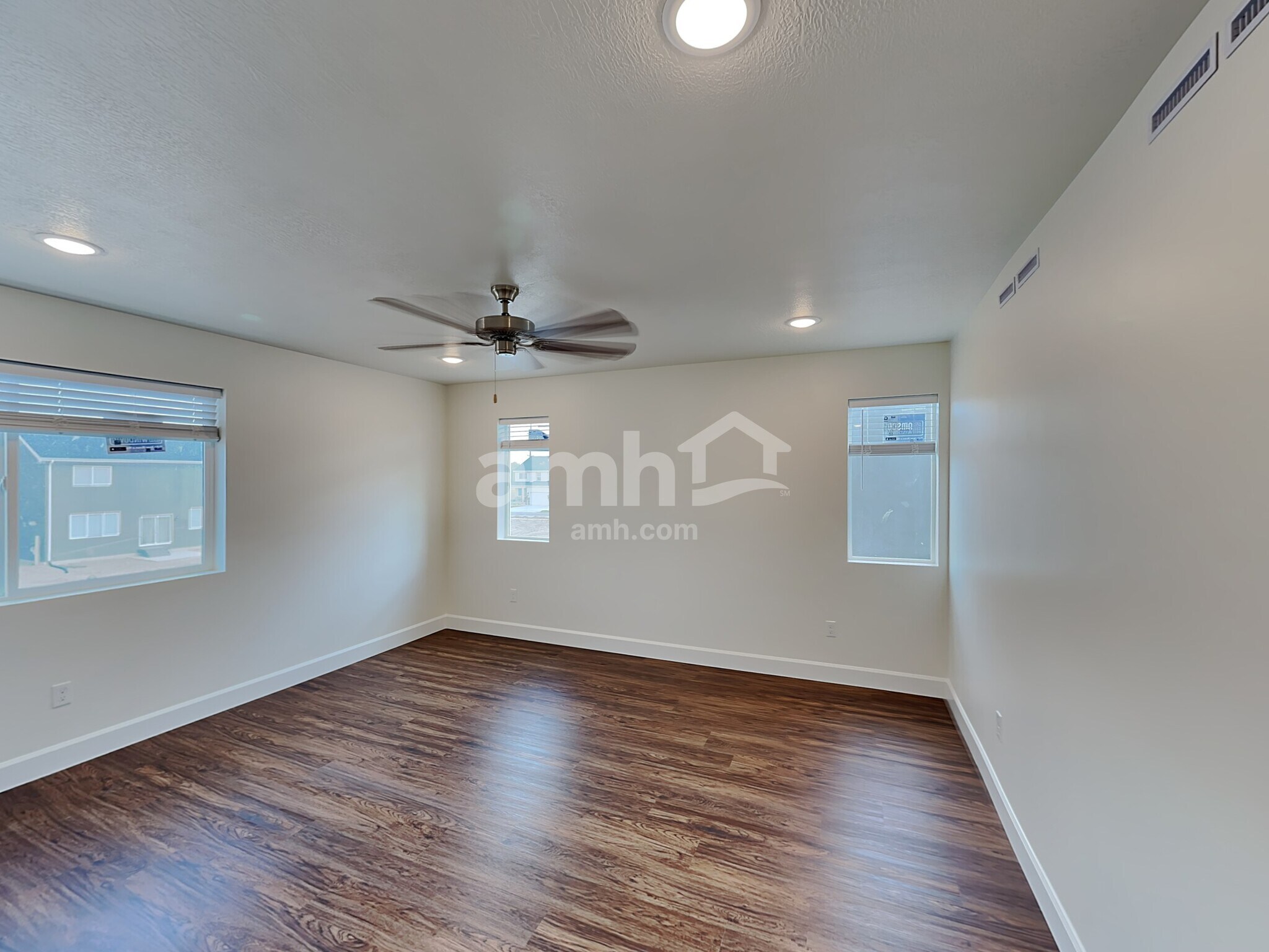 Building Photo - 226 N Dry Crk Rd