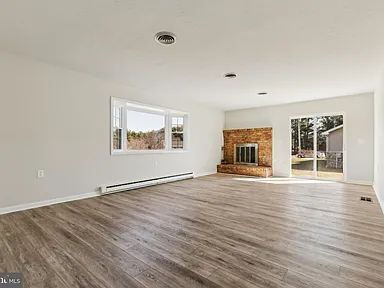 Building Photo - "Charming 3-Bedroom Luray Retreat with Mod...