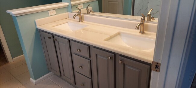 Building Photo - Bayberry Cove