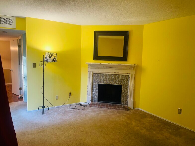 Building Photo - 720 Coventry Ln