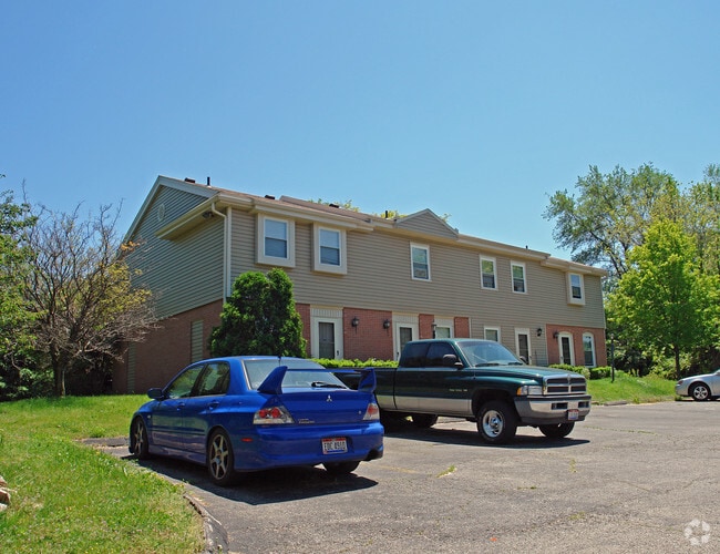 Primary Photo - 304-322 Windsor Park Dr