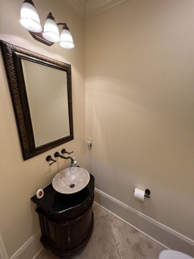 Building Photo - Elegant Two-Story Home with Outdoor Kitchen in Desirable Shadows Lake