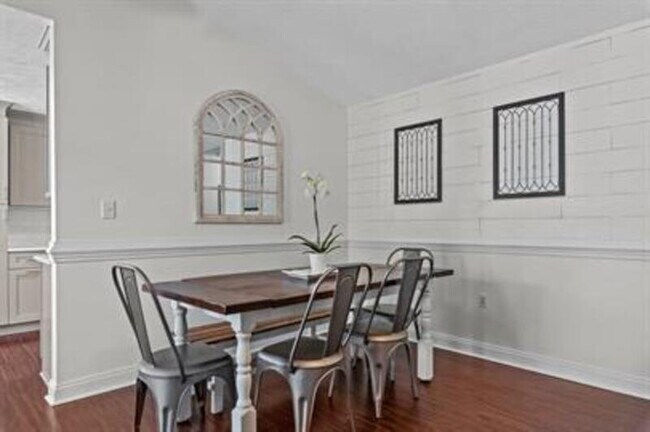 Building Photo - 600 S Buckeye Dr