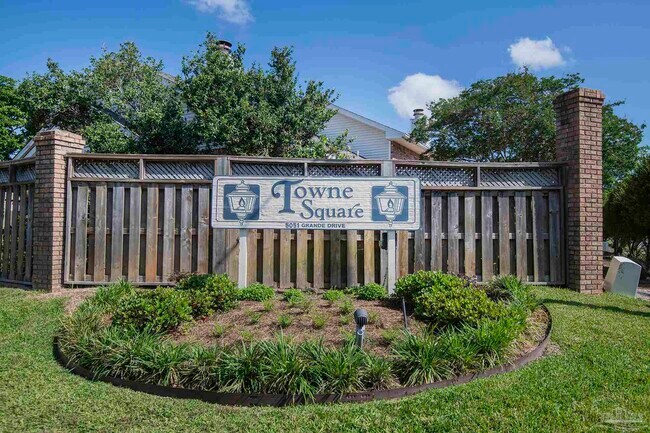 Building Photo - 5051 Grande Dr