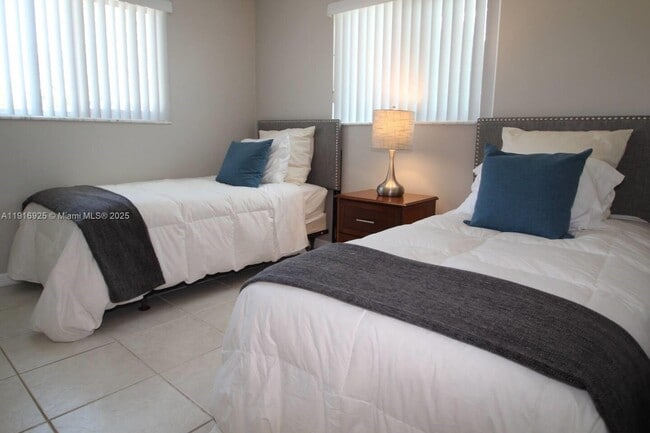 Building Photo - 1818 Fillmore St