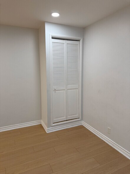Building Photo - 4125 W Toluca Lake Ave