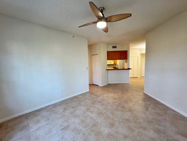 Building Photo - Las Palmas! 2 Bedroom | 2 Bathroom | Garage!