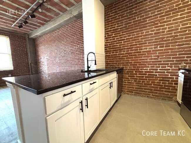 Building Photo - 204 Walnut St