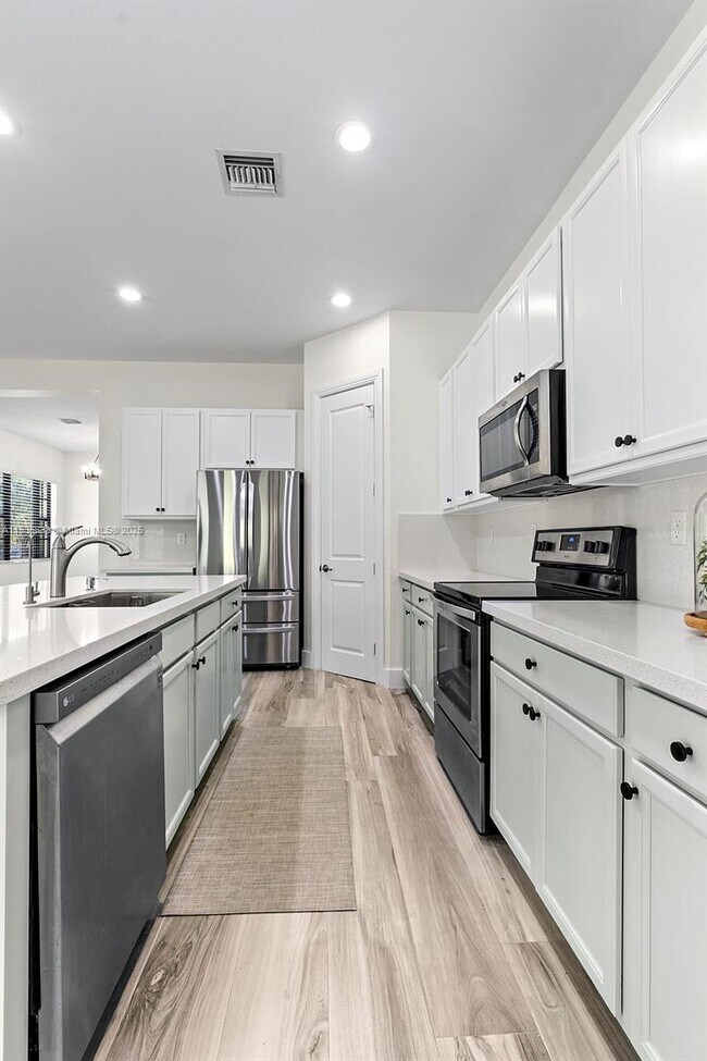Building Photo - 115 SW 127th Terrace