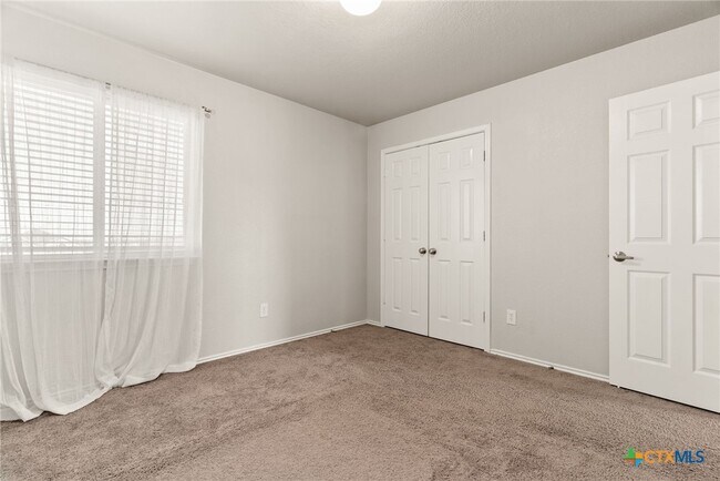 Building Photo - 2304 Scott Dr