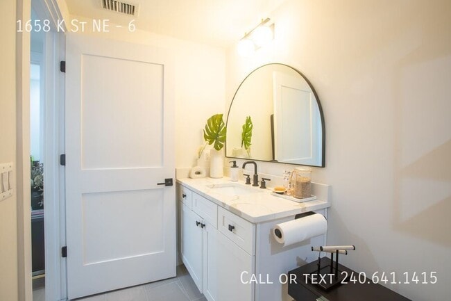 Building Photo - 1658 K St NE
