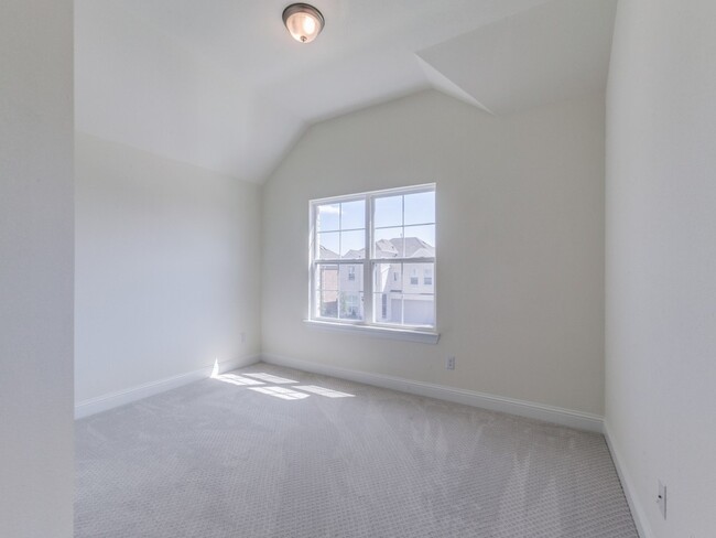 Building Photo - 337 Gleneagles Dr