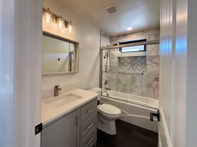 Building Photo - 1750 W Pearce Rd