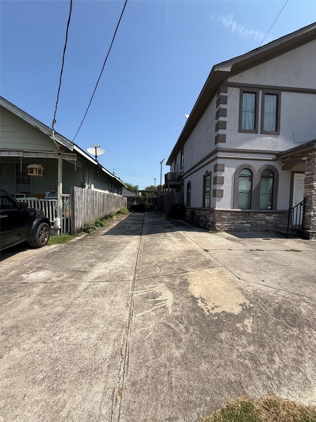 Building Photo - 6725 Sherman St