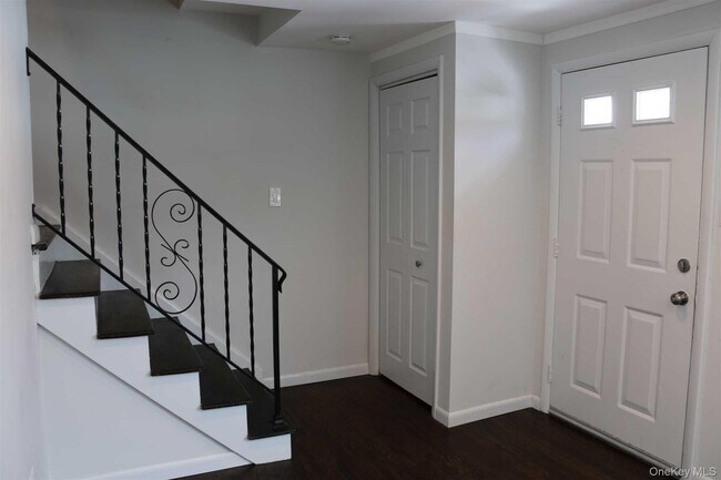 Building Photo - 313 Hudson Ave