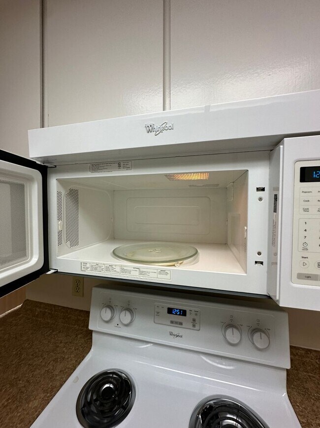 Building Photo - 2 bedroom, 1 bath condo in Mountain View