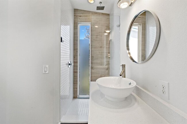 Building Photo - 1904 E 17th St