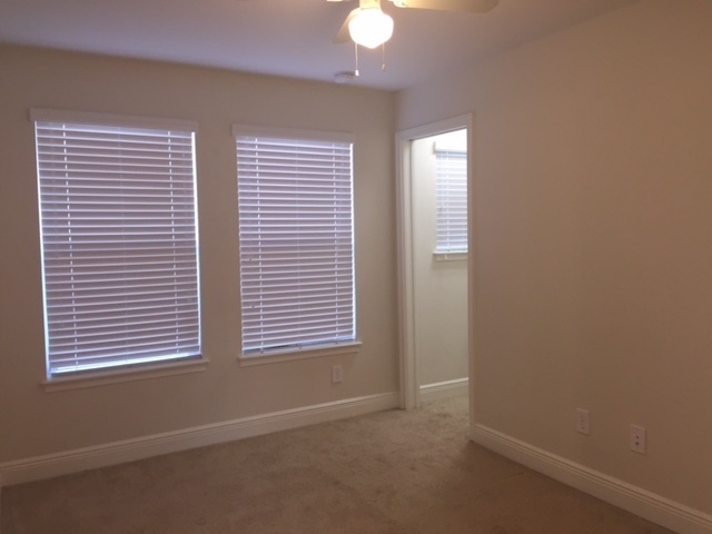 Building Photo - MOVE IN JANUARY!!! BEAUTIFUL 1BED/1BATH AB...