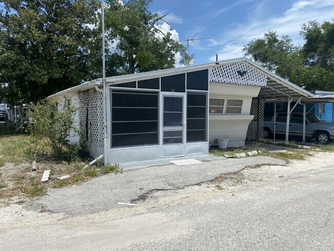 Building Photo - 43 Circle Dr