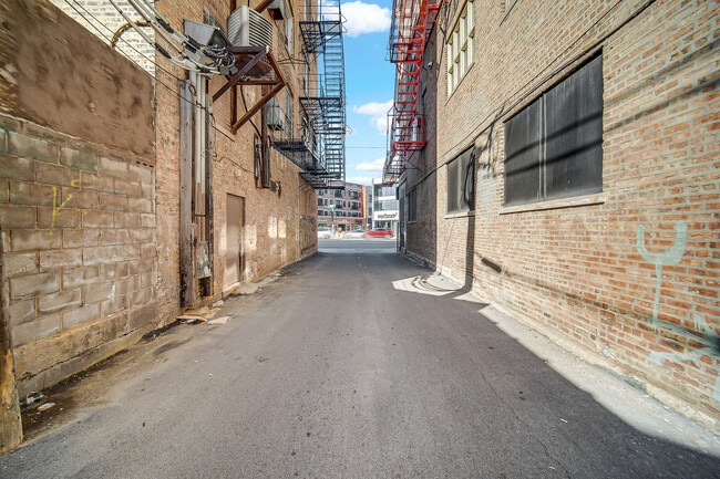 Building Photo - 1225 N Milwaukee Ave