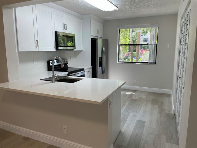 Building Photo - 5741 Riverside Dr