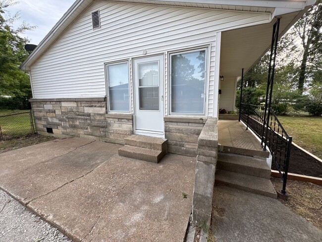 Building Photo - 3 bedroom 1.5 bath Paducah