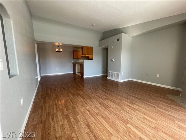 Building Photo - 2 bedroom Condo