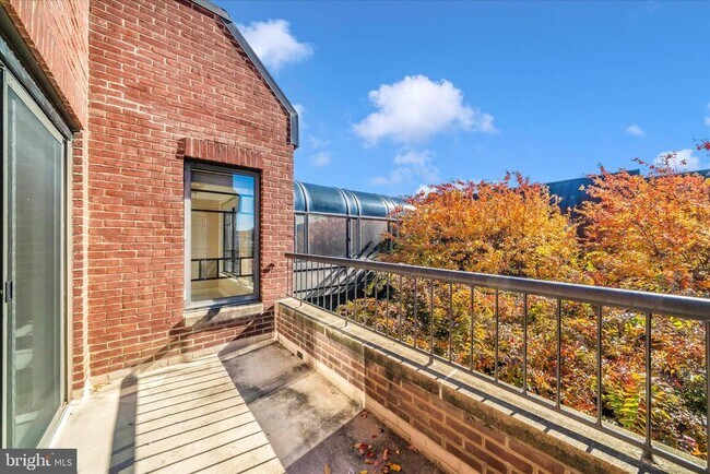 Building Photo - 1080 Wisconsin Ave NW