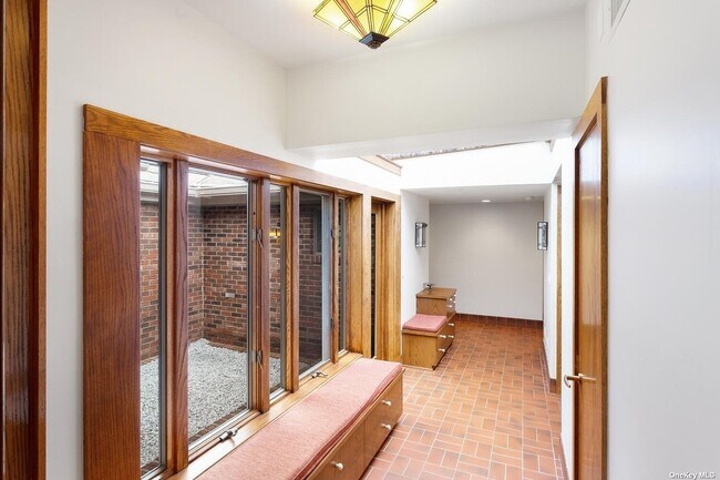 Building Photo - 461 Muttontown Eastwoods Rd