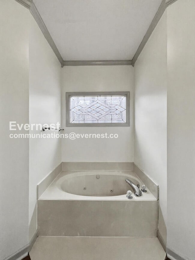 Building Photo - 2100 Shannon Cove