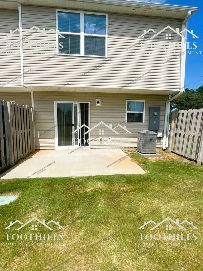 Building Photo - 103 Nicklaus Dr