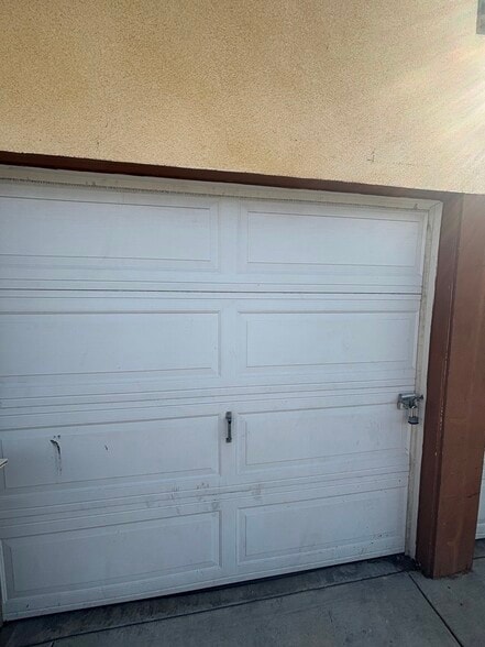 Building Photo - 203 E 109th Pl