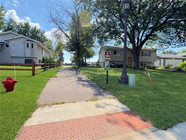 Building Photo - 11225 Hampshire Ct W