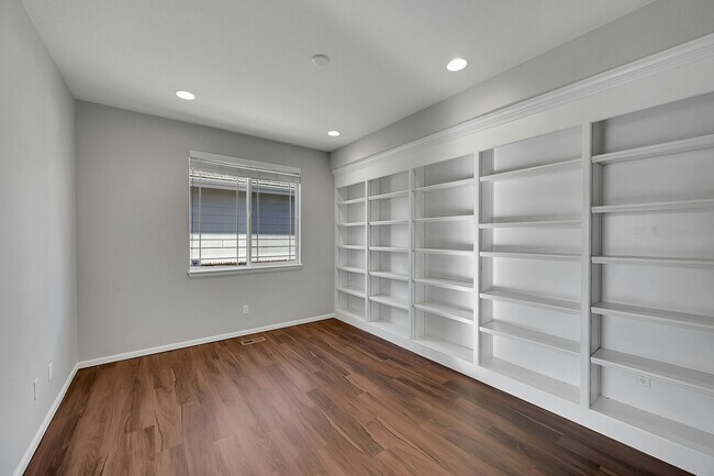 Building Photo - 6859 S Biloxi Ct